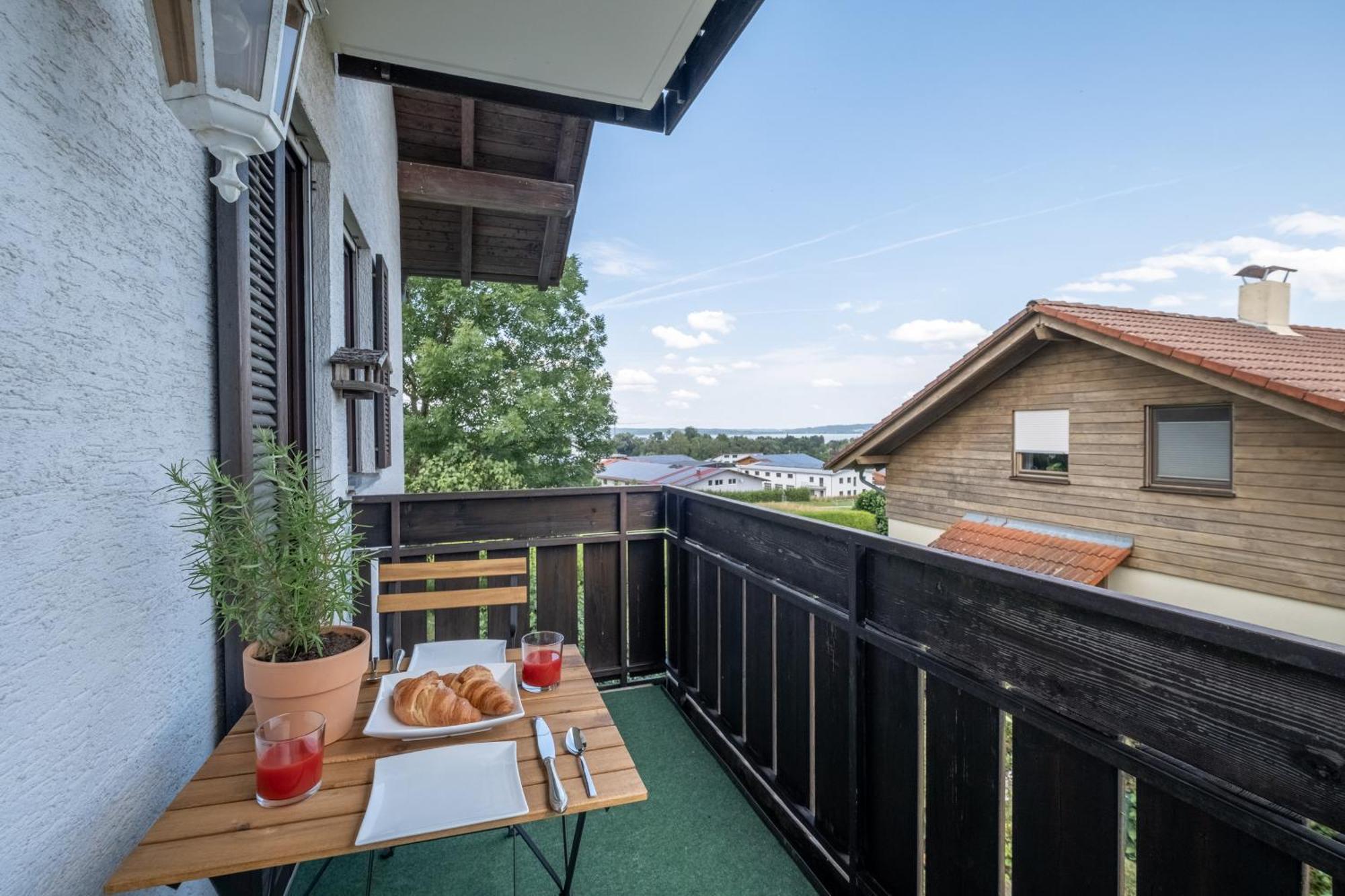 Gemuetliches Wohlfuehl-Apartment Mit Perfektem Seeblick Diessen am Ammersee Bagian luar foto
